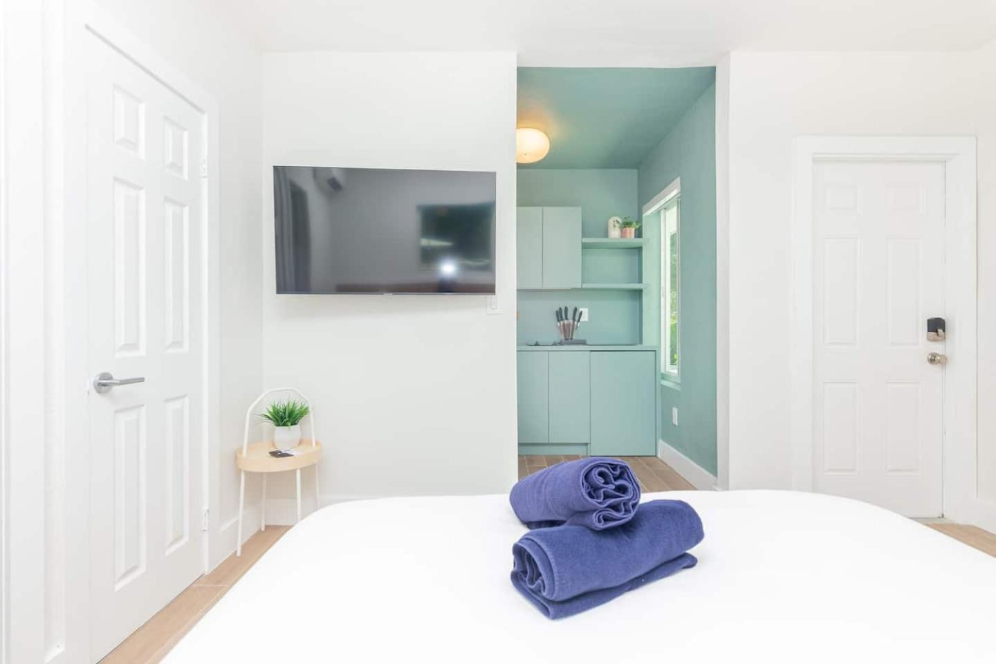 Newly Renovated Stylish Studio In El Portal #2 Маямі Екстер'єр фото